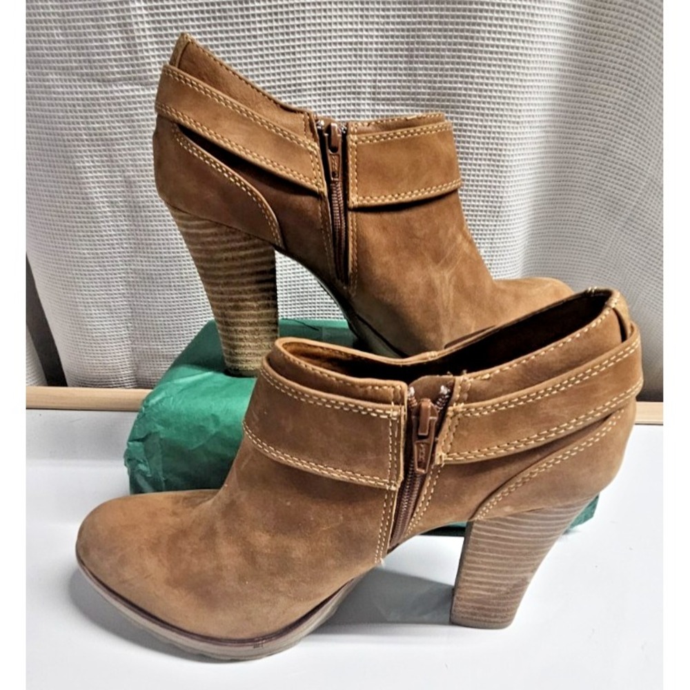 SOFFT Willa leather bootie woman Sz 7.5 beige heels buckle zipper heel 3.5"